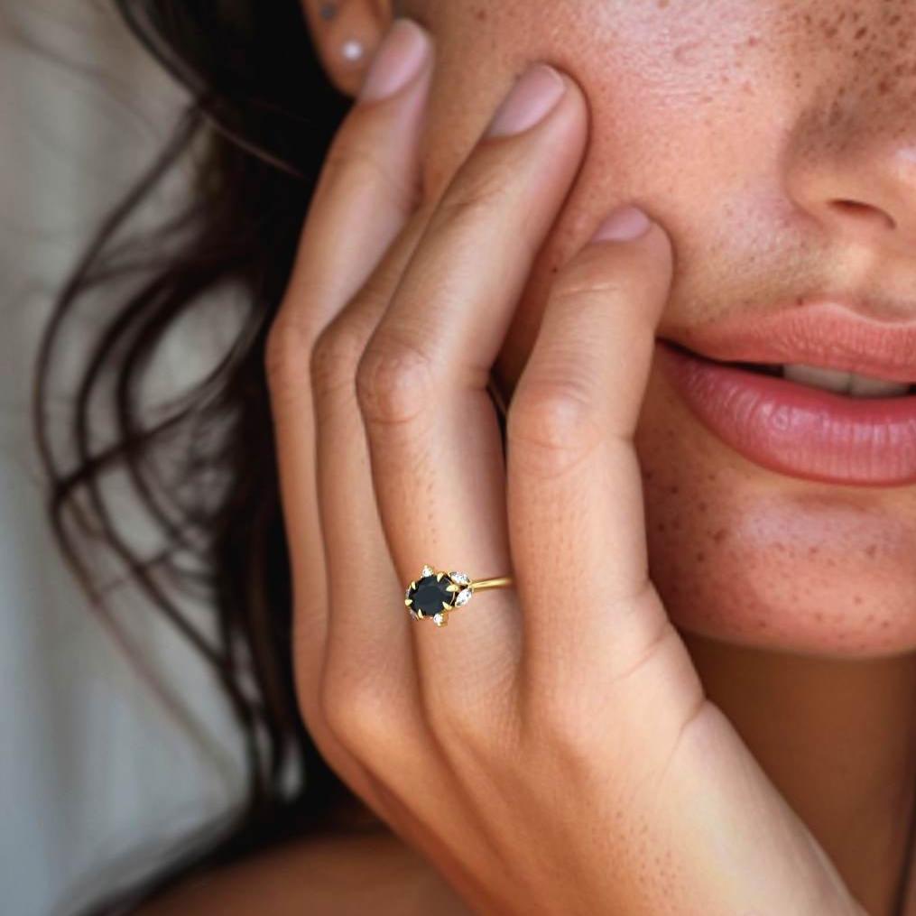 Darje ring - diamond and black sapphire ring
