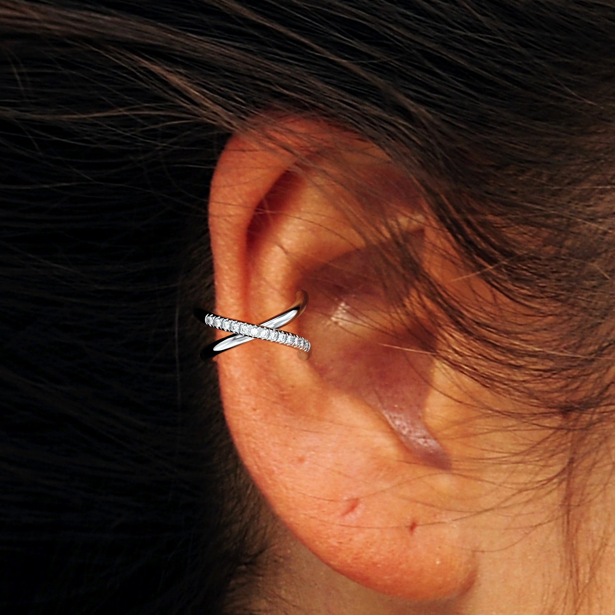 עגיל מיקונוס- עגיל חבק איקס יהלומים