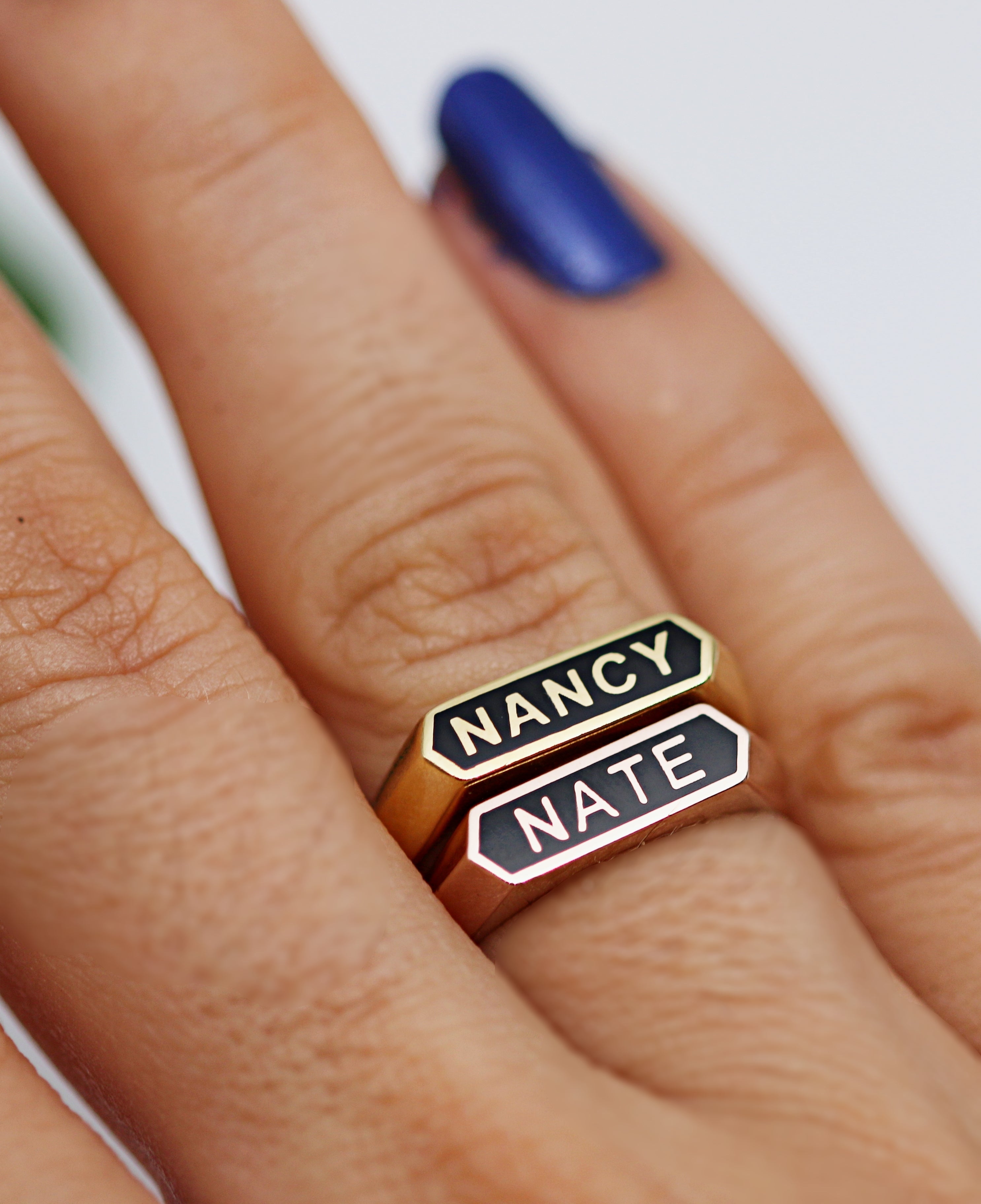 טבעת "חותם אישי" - טבעת שם אמייל