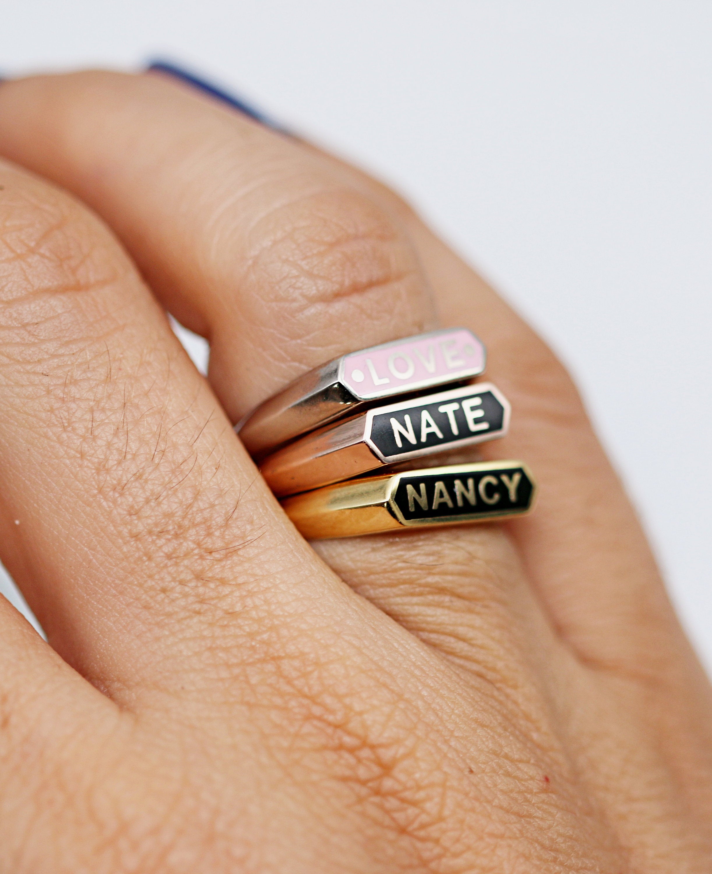 טבעת "חותם אישי" - טבעת שם אמייל