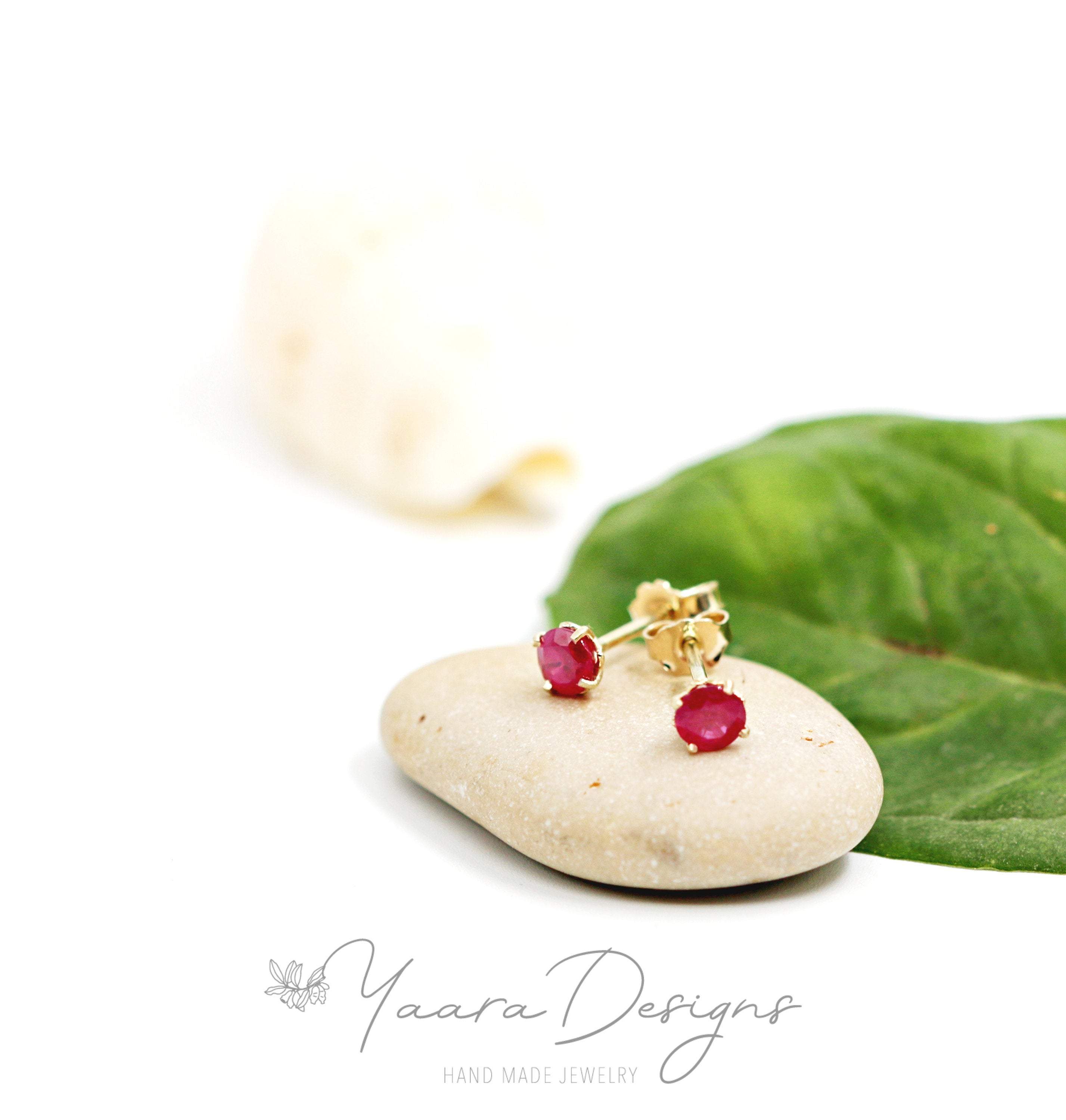 Eternal earrings - studded earrings studded with sapphires, emeralds or Eternal L rubies