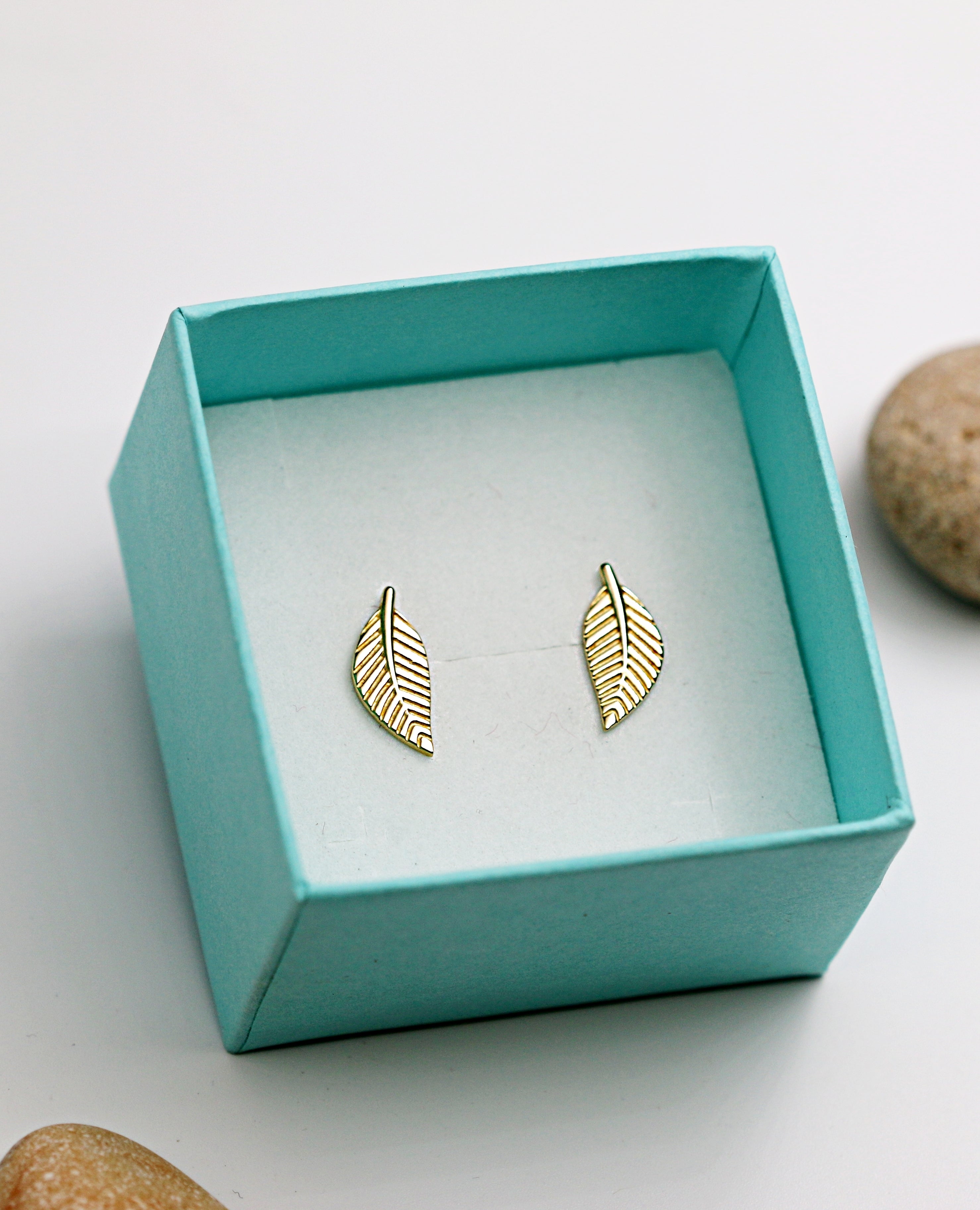 Attached leaf earrings