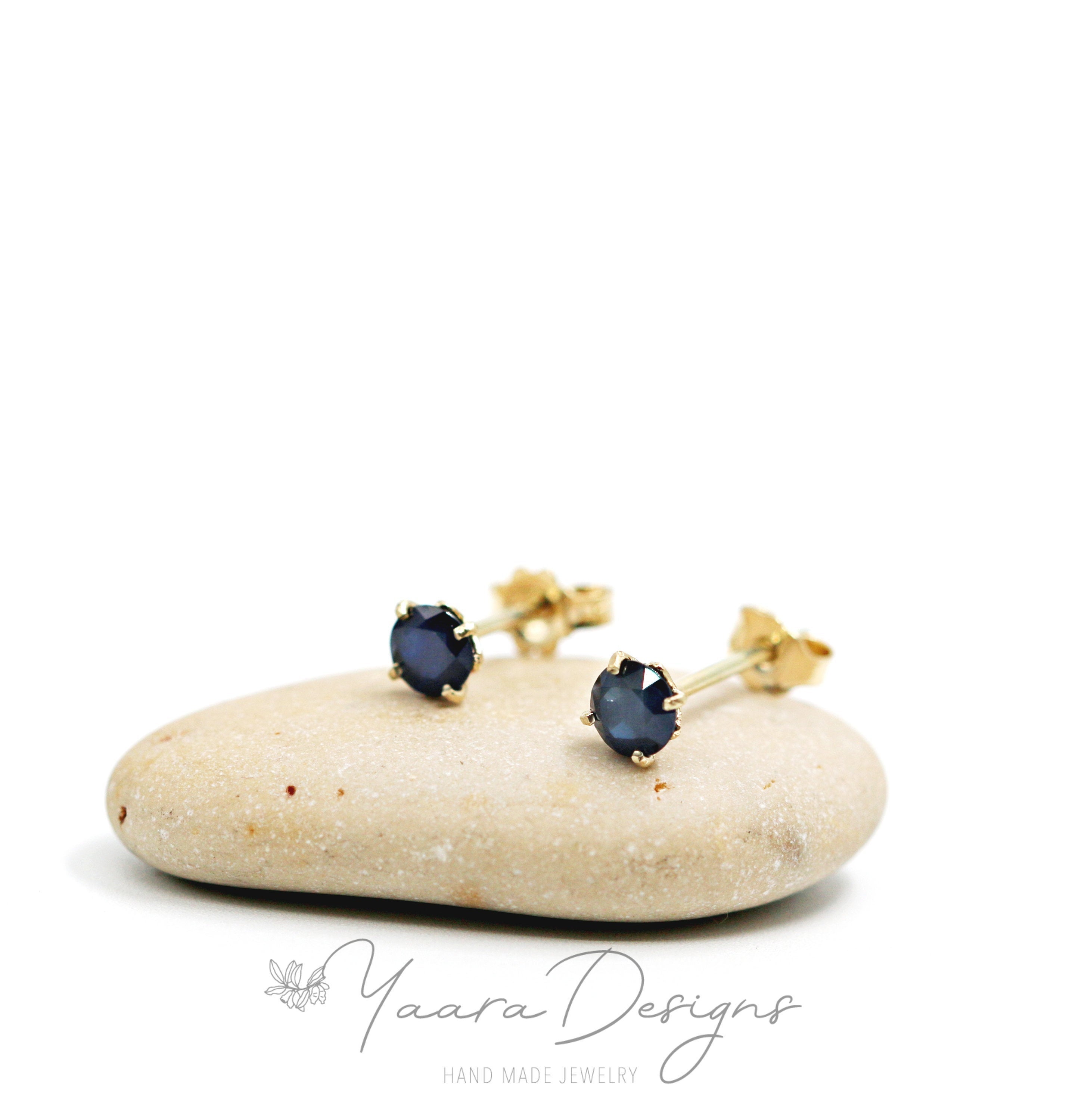 Eternal earrings - studded earrings studded with sapphires, emeralds or Eternal M rubies