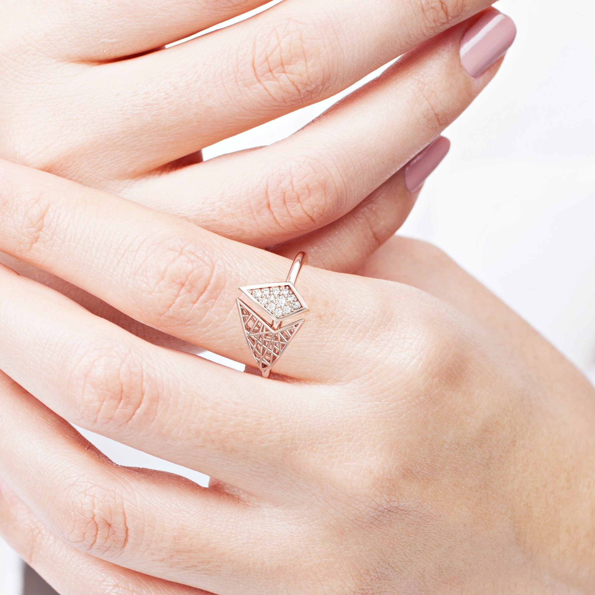 Diamond "Contrast" ring - gold mesh ring studded with diamonds