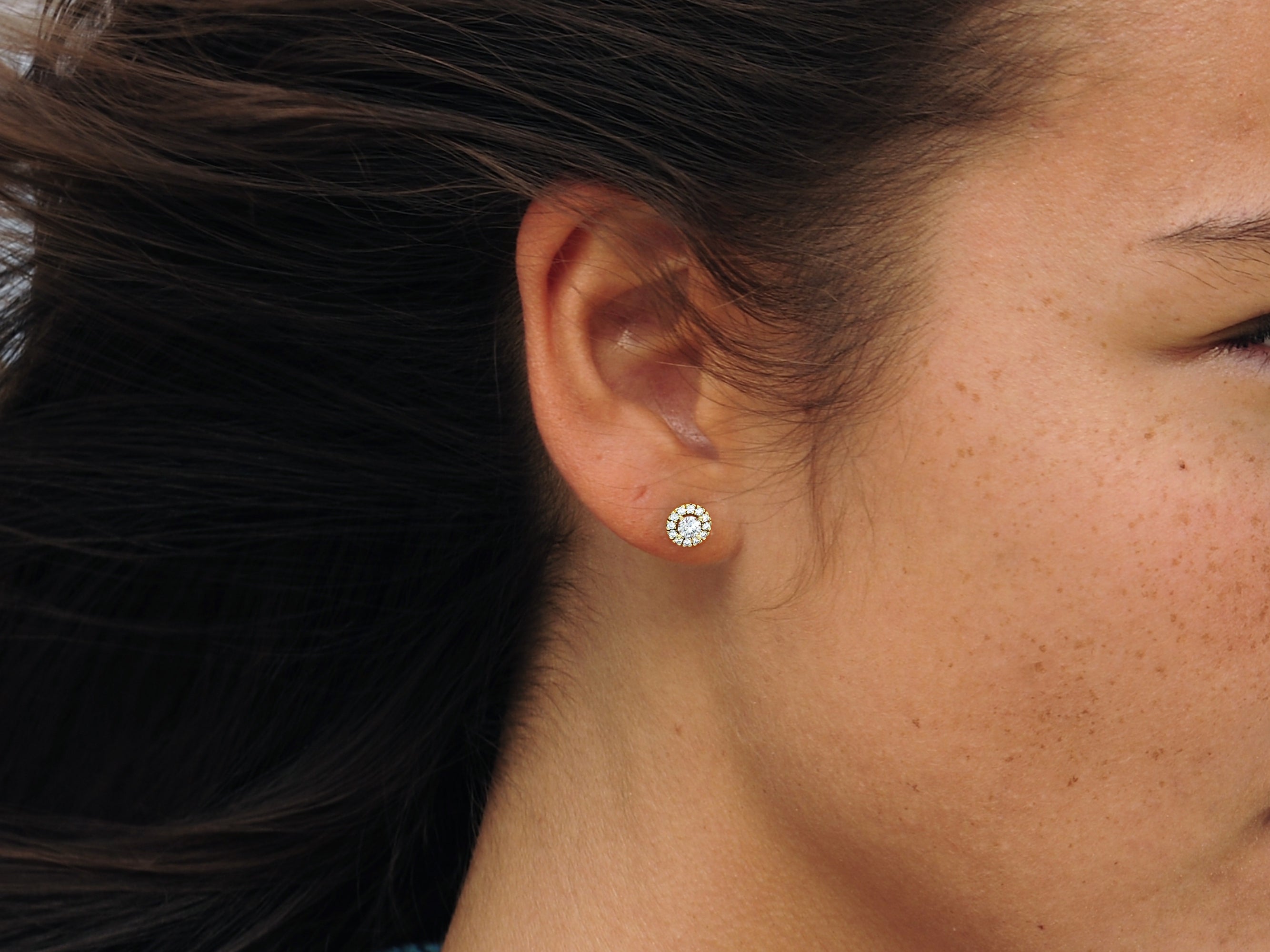 Lily earrings - flower earrings studded with Lily diamonds 